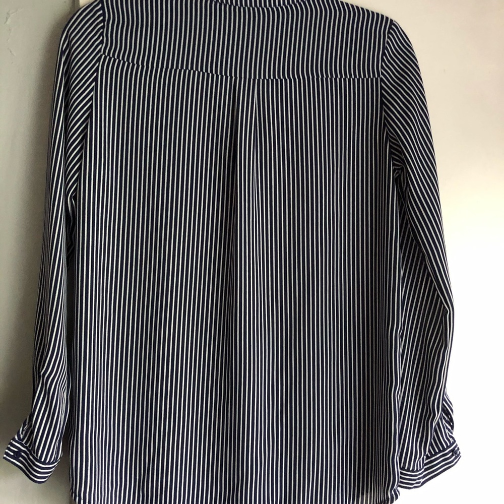 Button font blouse - Picture 3 of 3